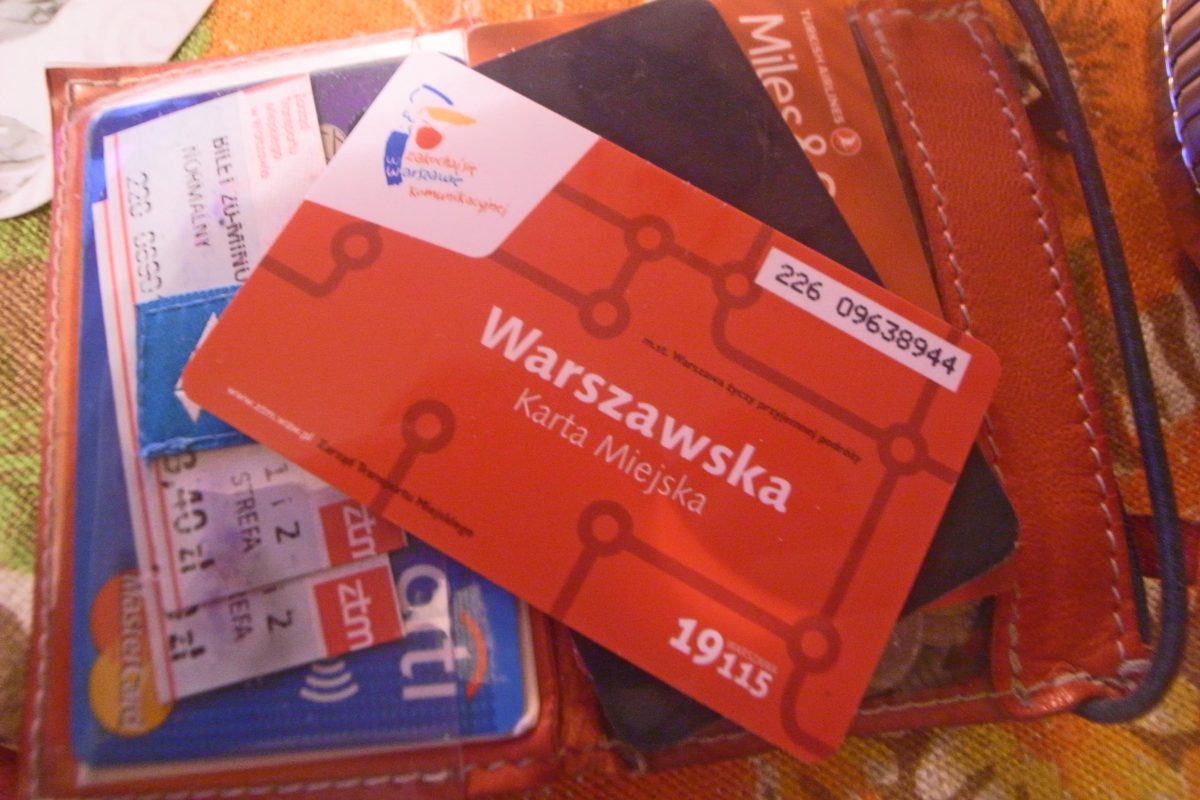 ワルシャワのバス・地下鉄・トラムの定期券の作り方